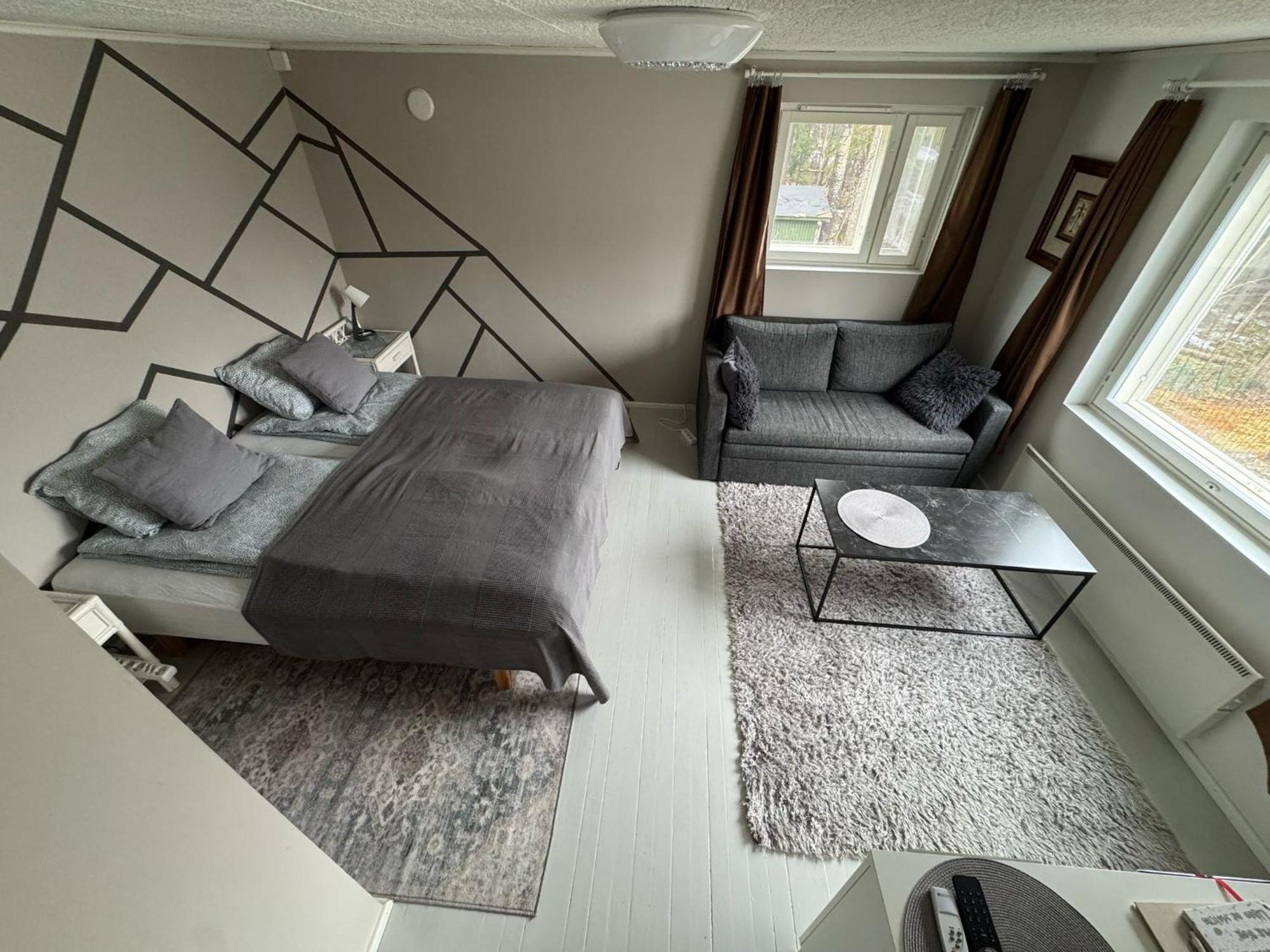 Lakeview Apartment, Apartment *